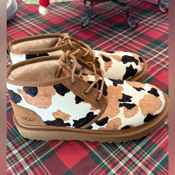 Neumel Cow Print UGGs - Picture 2 of 3